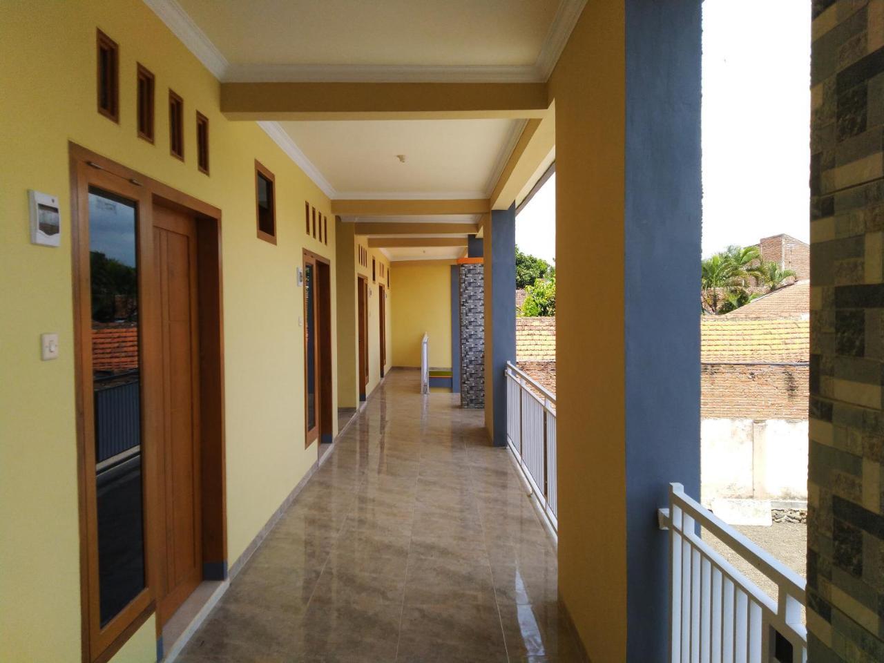 R3 Brawijaya Homestay Banyuwangi  Exterior foto