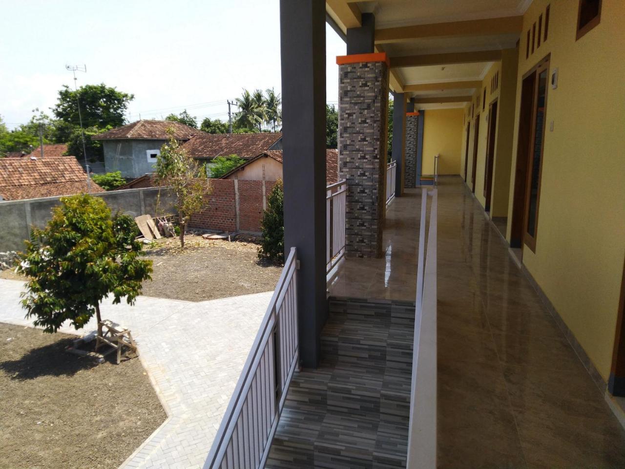 R3 Brawijaya Homestay Banyuwangi  Exterior foto