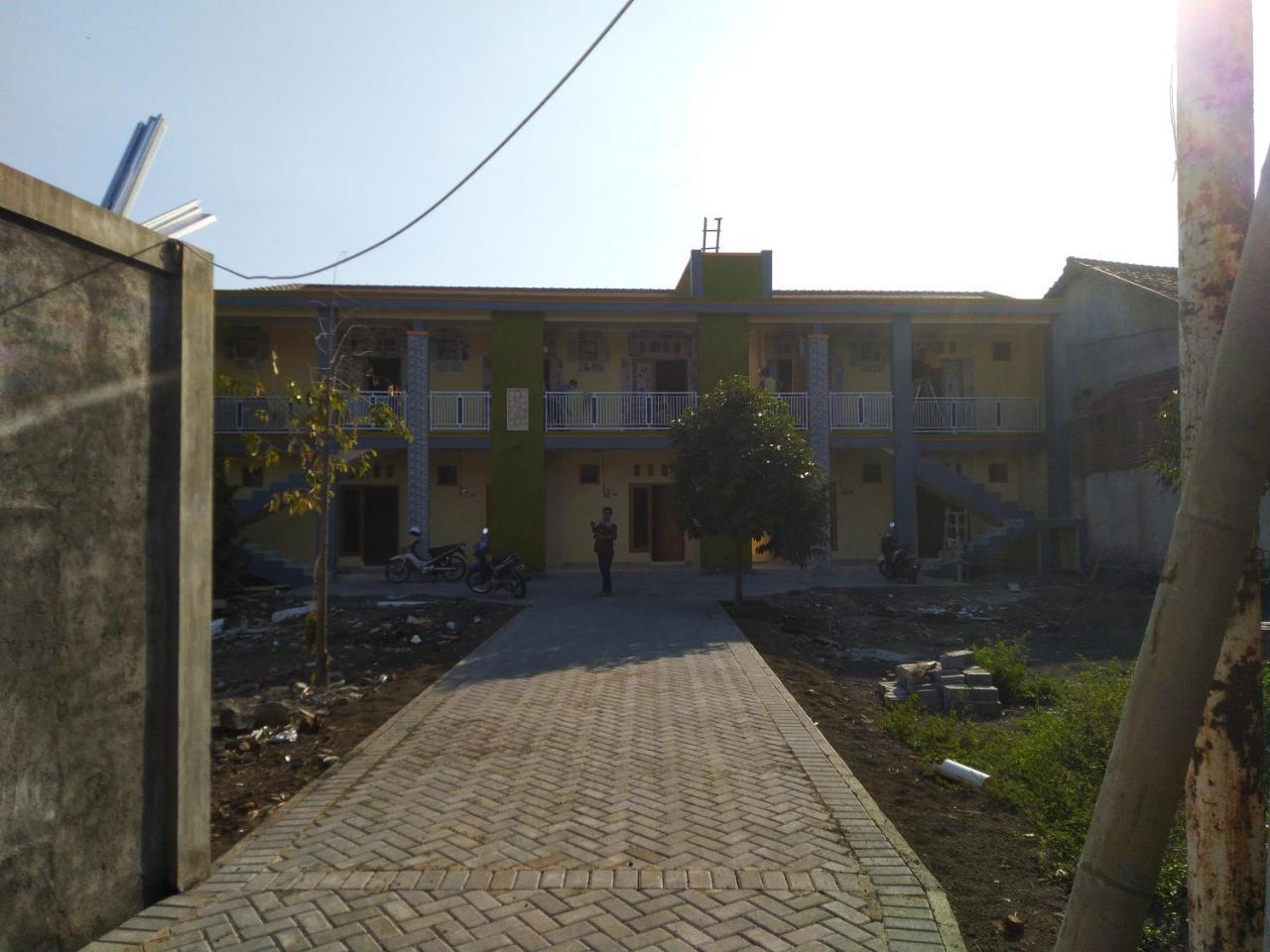 R3 Brawijaya Homestay Banyuwangi  Exterior foto