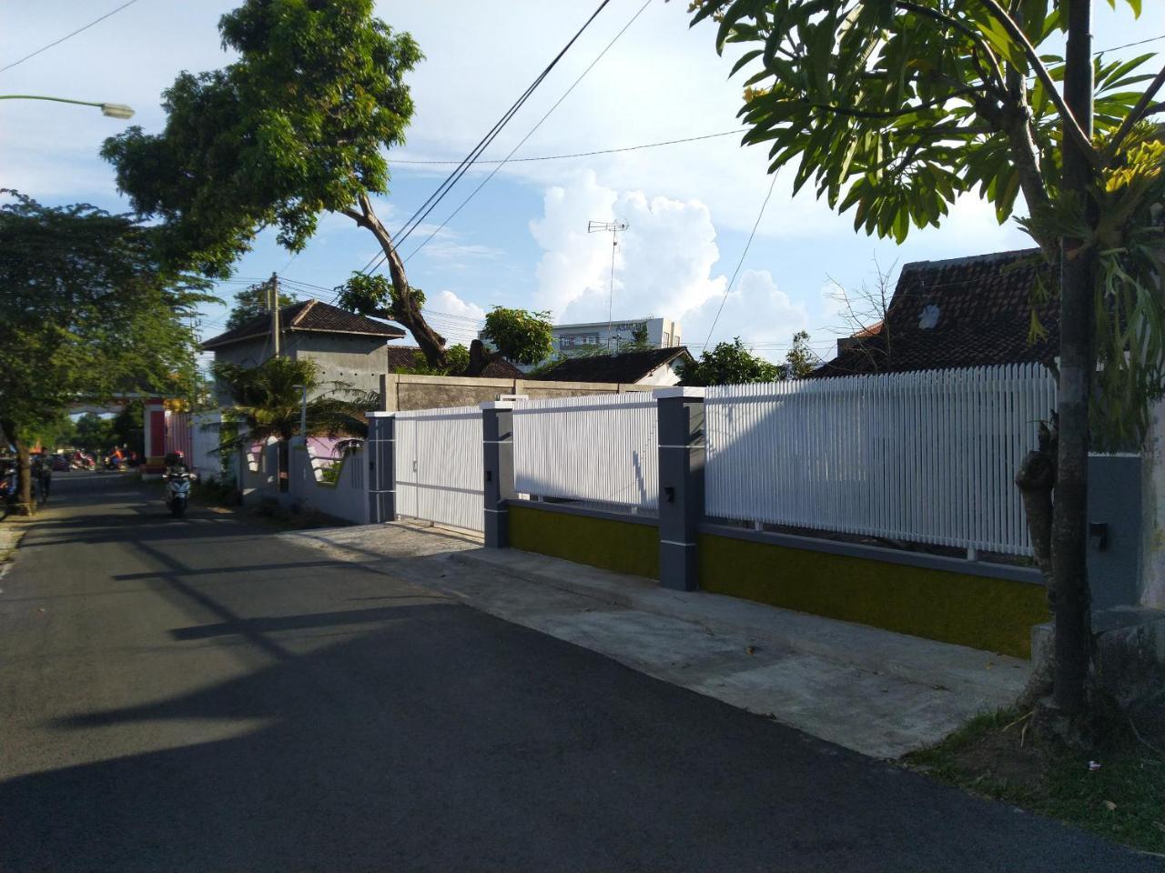 R3 Brawijaya Homestay Banyuwangi  Exterior foto